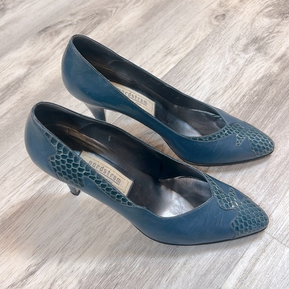 Vintage Nordstrom Italian Made Leather Heels Deep Blue Snakeskin Detail Pumps - Picture 4 of 10